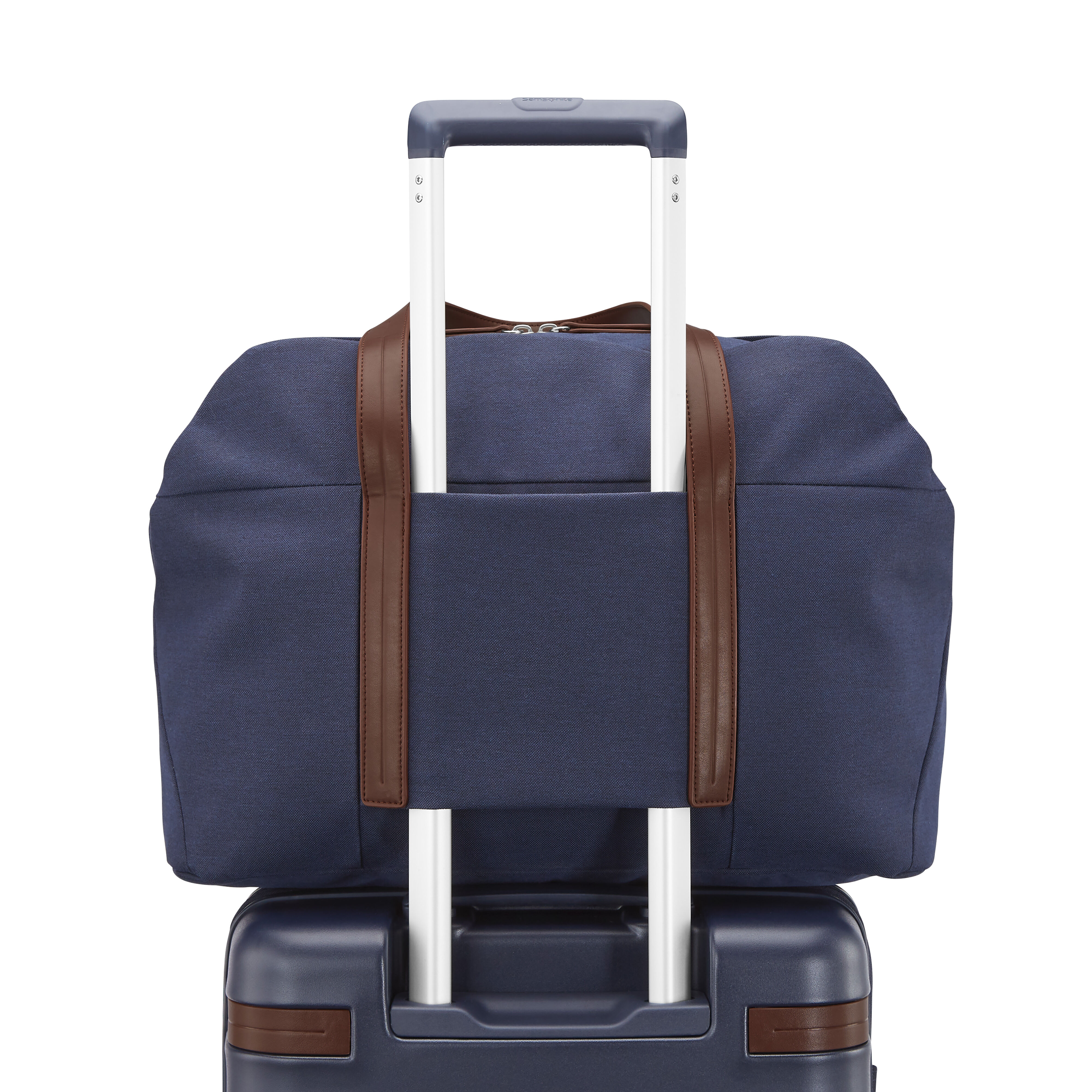 Virtuosa Weekender in the color Navy. image number 4